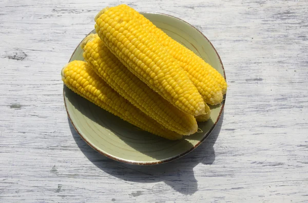 Corn cob on old wooden table — Stock Photo, Image