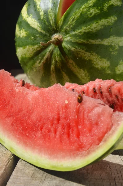 Färsk vattenmelon skivade närbild på bordet — Stockfoto