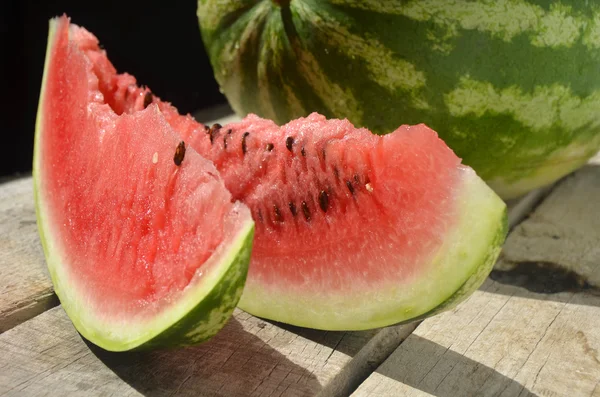 Färsk vattenmelon skivade närbild på bordet — Stockfoto