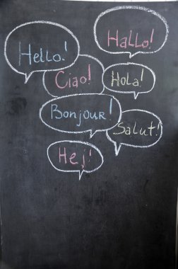 Birçok dilde Merhaba, boyalı tebeşir