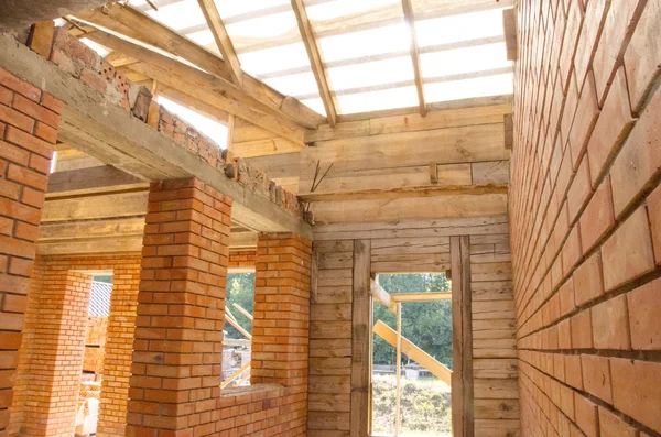 Casa de ladrillo y viga de madera — Foto de Stock