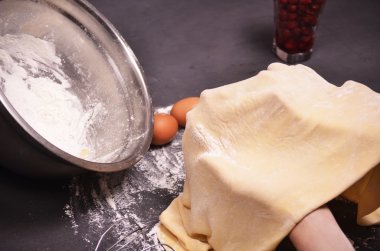 ev yapımı hamur hamur işleri kiraz ile için