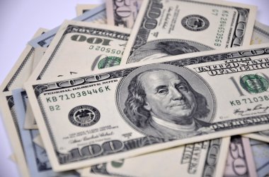 Beyaz bir arka plan üzerinde izole para