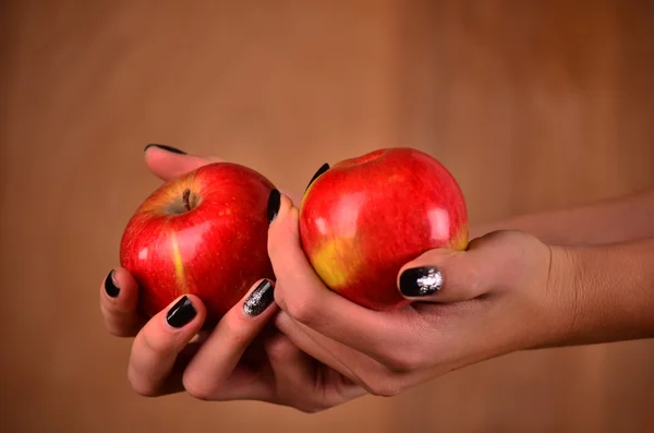 Mano con manzana roja / manzana / mano — Foto de Stock