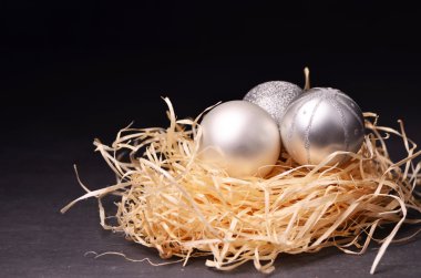 Masada Noel süsleri. Yılbaşı ağacı süsleri yuva