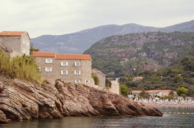 Ünlü Island of St. Stephen Budva yakınındaki Adriyatik Denizi'nde. Karadağ.