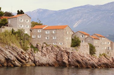 Ünlü Island of St. Stephen Budva yakınındaki Adriyatik Denizi'nde. Karadağ.