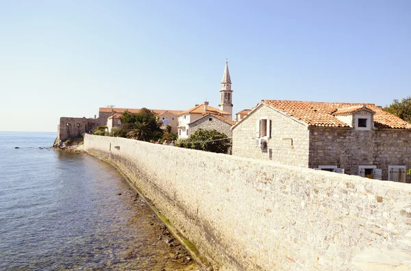 Altstadt von den Mauern der Zitadelle in Budva, Montenegro — Stockfoto