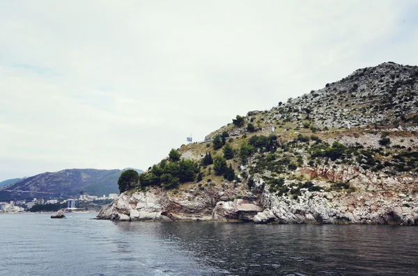 Budva, Karadağ Adriyatik kıyısı kumsalda — Stok fotoğraf