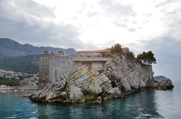 Sveti Stefan wyspa widziane z morza w Budva, Czarnogóra — Zdjęcie stockowe
