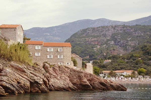 Die berühmte insel st. stephen im adriatischen meer in der nähe von budva. Montenegro. — Stockfoto