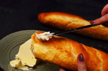 Tereyağı ile dilimlenmiş Croquise Fransız baget