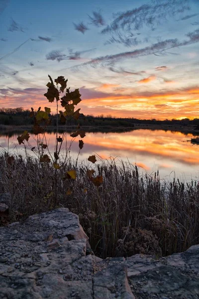 Salida Del Sol Reflejándose Cantera Lago Mañana Otoño Enérgico Increíbles —  Fotos de Stock