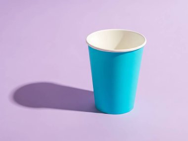 Lavanta Arkaplanda Gölgeli Parlak Mavi Kağıt Kupa