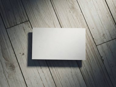 İnce desenli boş bir beyaz kart, köşegen ve gölgeli kırsal ahşap bir yüzeye yerleştirilir..