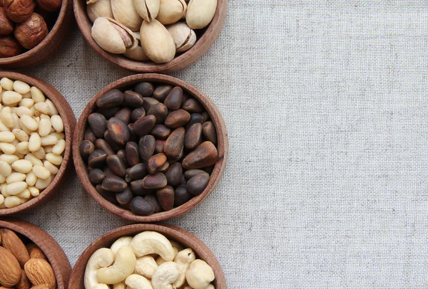 Verschillende soorten noten op stof textuur — Stockfoto