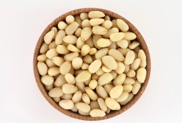 Yuvarlak ahşap formdaki çam fıstığı