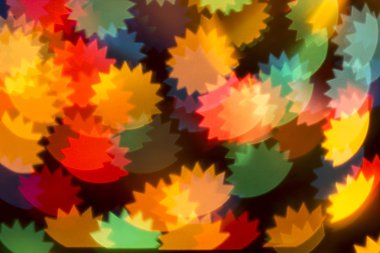 Renkli bokeh Noel ağacı (Noel ışıkları çelenk)