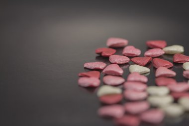 Valentine's Day - kalpleri siyah bir arka plan üzerinde renkli