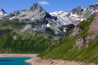 Formazza (VCO), İtalya - 25 Haziran 2020: Vannino Gölü, Formazza Vadisi, Ossola, VCO, Piedmont, İtalya