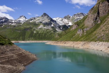 Formazza (VCO), İtalya - 25 Haziran 2020: Vannino Gölü, Formazza Vadisi, Ossola, VCO, Piedmont, İtalya