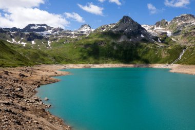 Formazza (VCO), İtalya - 25 Haziran 2020: Vannino Gölü, Formazza Vadisi, Ossola, VCO, Piedmont, İtalya