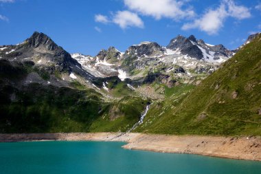 Formazza (VCO), İtalya - 25 Haziran 2020: Vannino Gölü, Formazza Vadisi, Ossola, VCO, Piedmont, İtalya