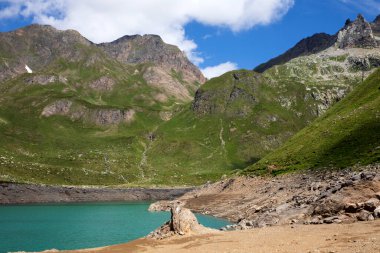 Formazza (VCO), İtalya - 25 Haziran 2020: Vannino Gölü, Formazza Vadisi, Ossola, VCO, Piedmont, İtalya