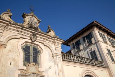 Robecco Konsolosu Naviglio (MI), İtalya - 01 Nisan 2021: Robecco sul Naviglio kasabası ve Naviglio Grande, Milano, Lombardy, İtalya