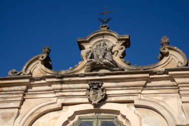 Robecco Konsolosu Naviglio (MI), İtalya - 01 Nisan 2021: Robecco sul Naviglio kasabası ve Naviglio Grande, Milano, Lombardy, İtalya