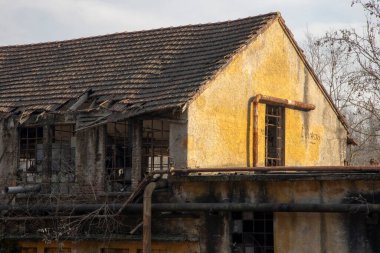 Olona Vadisi (VA), İtalya - 01 Nisan 2021: Eski fabrikalar ve sanayi arkeolojisi.