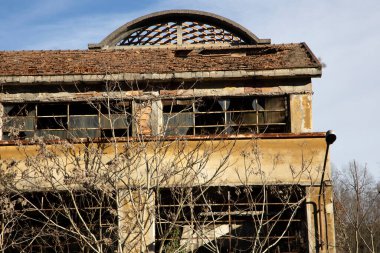 Olona Vadisi (VA), İtalya - 01 Nisan 2021: Eski fabrikalar ve sanayi arkeolojisi.