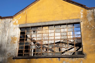 Olona Vadisi (VA), İtalya - 01 Nisan 2021: Eski fabrikalar ve sanayi arkeolojisi.