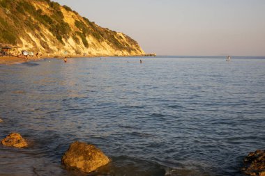 Kefalonia - Yunanistan - 15 Ağustos 2025: Avithos plajı Kefalonia, Yunanistan.