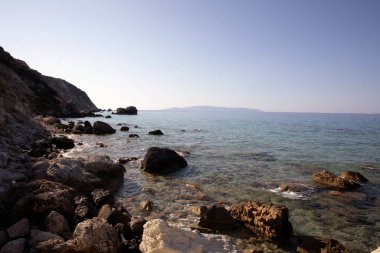 Kefalonia - Yunanistan - 15 Ağustos 2025: Paliolinos Sahili, Kefalonya, Yunanistan.