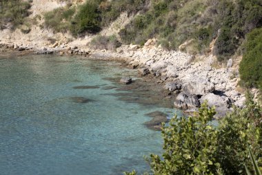 Kefalonia - Yunanistan - 15 Ağustos 2025: Pessada Plajı, Kefalonia, Yunanistan.