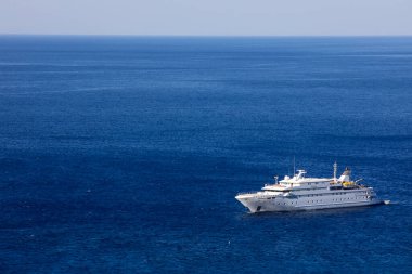 Kefalonia - Yunanistan - 15 Ağustos 2025: Sissia, Sissia, Kefalonia, Yunanistan Manastırı yakınlarındaki manzara.