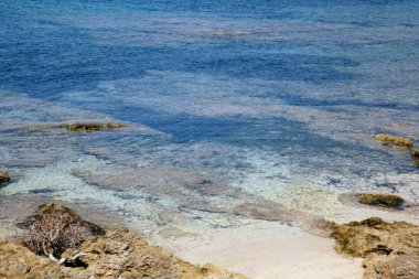 Kefalonya - Yunanistan - 15 Ağustos 2025: San Teodoro feneri yakınlarındaki manzara, Kefalonia, Yunanistan.