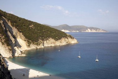 Kefalonya - Yunanistan - 15 Ağustos 2025: Myrtos Sahili, Kefalonia, Yunanistan.