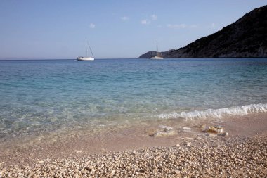 Kefalonya - Yunanistan - 15 Ağustos 2025: Myrtos Sahili, Kefalonia, Yunanistan.