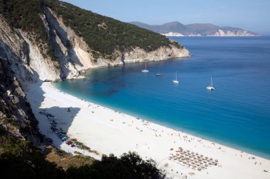 Kefalonya - Yunanistan - 15 Ağustos 2025: Myrtos Sahili, Kefalonia, Yunanistan.