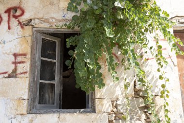 Kefalonya - Yunanistan - 15 Ağustos 2025: Assos köyü, Kefalonia, Yunanistan.