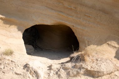 Kefalonia - Yunanistan - 15 Ağustos 2025: Mounda sahilinin Skala, Kefalonia, Yunanistan 'a ihtiyacı var.