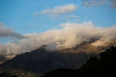 Capcir dağlarında sonbahar günbatımı, Cerdagne, Pyrenees, Güney Fransa. Avrupa.