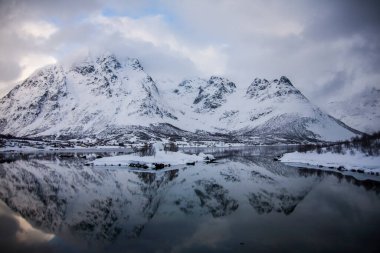 Lofoten Adaları 'nda kış, Kuzey, Norveç.