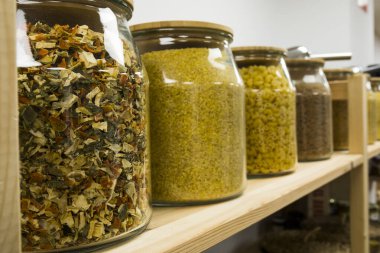 self servis organik gıdalar. Çevre dostu sıfır atık dükkanı. Küçük bir yerel işletme. Juliana çorbası, bulgur makarna ve erişte..