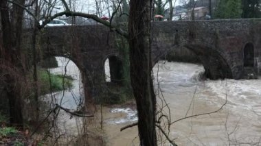 Olot kasabasında sel, La Garrotxa, Girona, İspanya. Ocak 2020