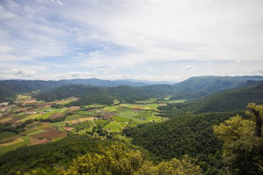 Falgars D En Bas, La Garrotxa, İspanya 'da bahar manzarası.