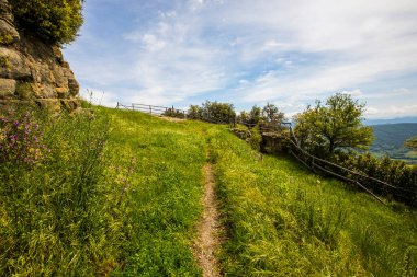 Falgars D En Bas, La Garrotxa, İspanya 'da bahar manzarası.