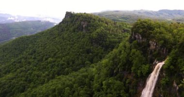La Garrotxa, Girona, İspanya 'da tuz De Coromina şelalesi